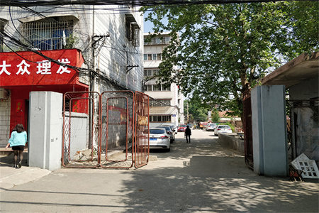 普通安置区138平精装修新房五楼带阁楼带车60万元